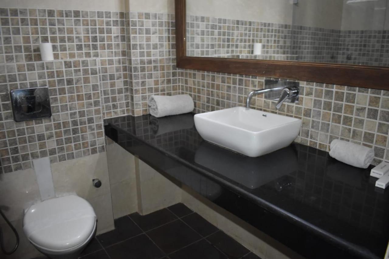 Hotel Aravali Heights Alvar Kültér fotó