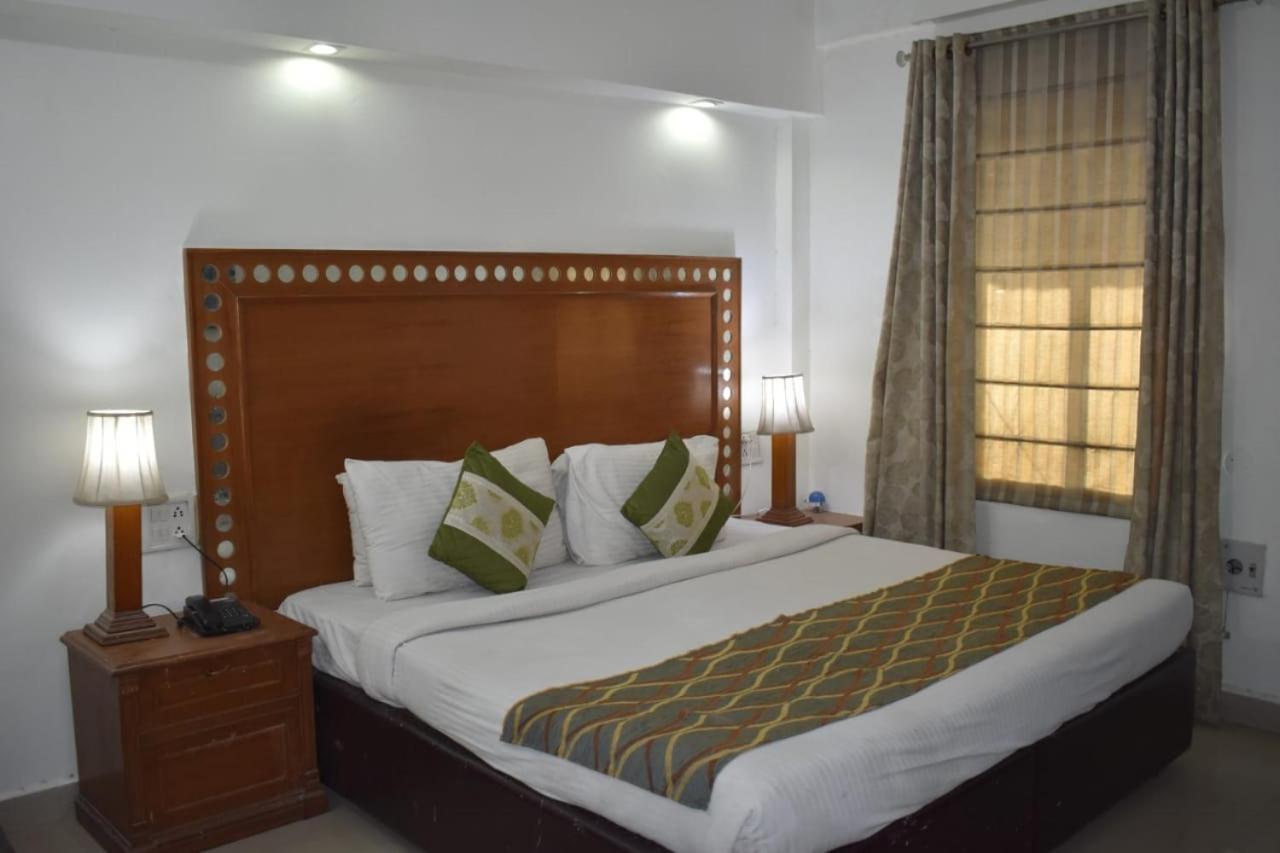 Hotel Aravali Heights Alvar Kültér fotó